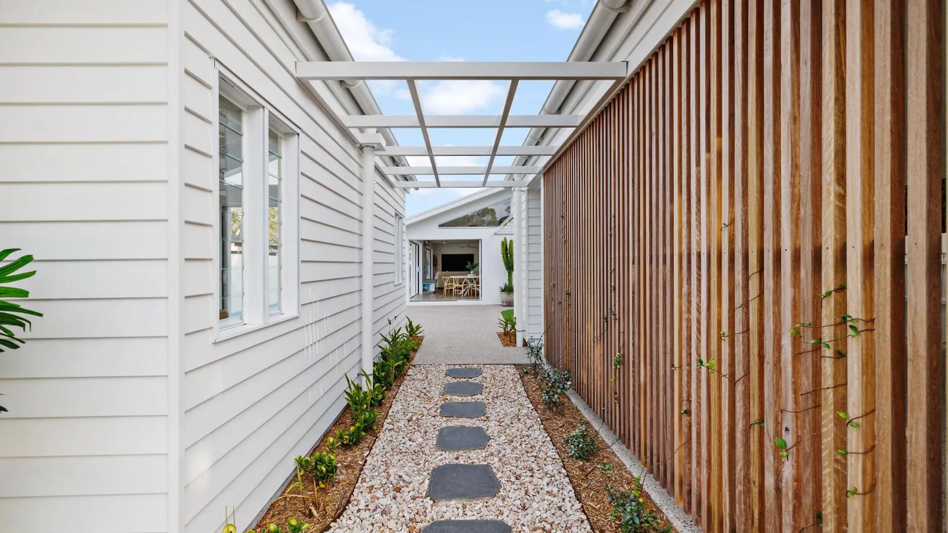 Brand New Coastal Oasis - Family & Pet Friendly. Villa Coolum Beach