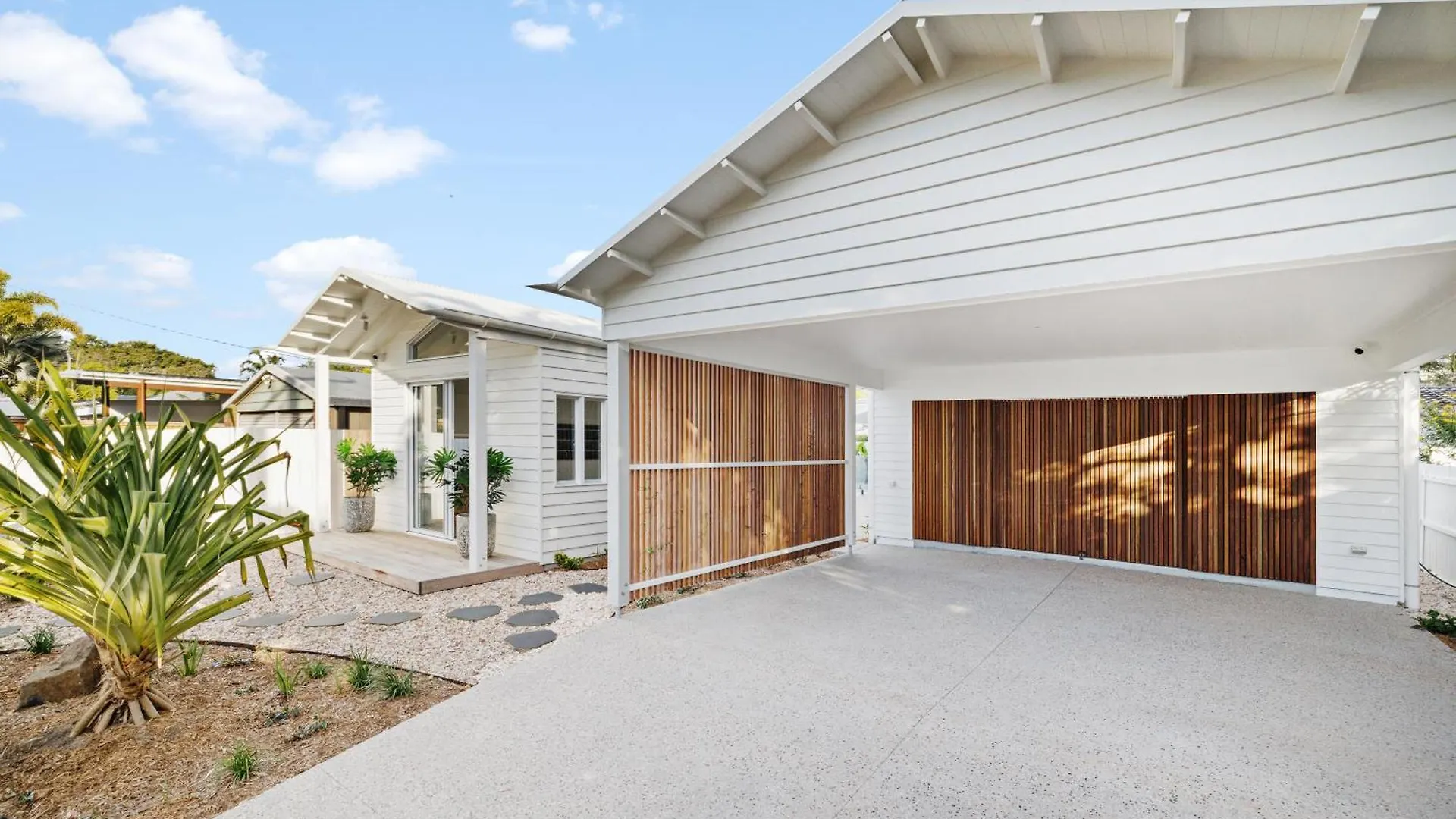 Brand New Coastal Oasis - Family & Pet Friendly. Villa Coolum Beach Australia