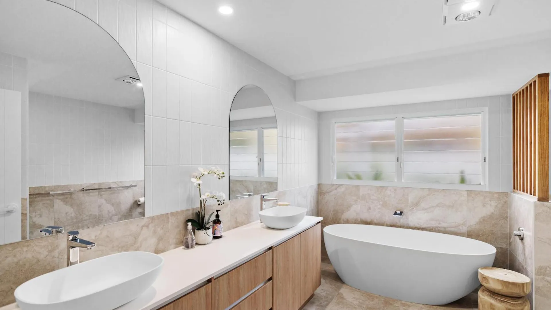 بيت للعطل فيلا Brand New Coastal Oasis - Family & Pet Friendly. شاطئ كولوم
